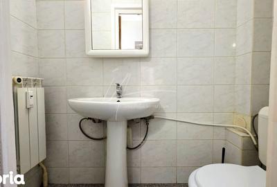 Apartament cu 3 camere semidecomandat, mobilat în 13 Septembrie - 18