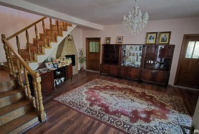 Casă cu 9 camere cu Teren 1000 Mp în Mărăcineni - 8