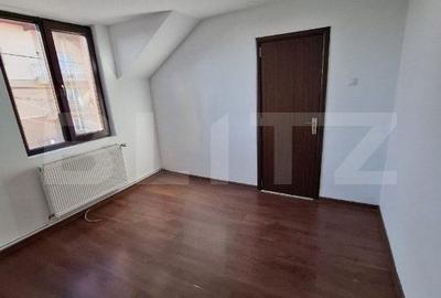 Casă cu 5 camere cu Teren 886 Mp în Central - 8