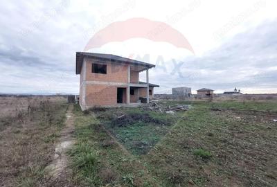 Casă cu Teren 1079 Mp în Petroasa Mare