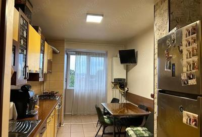 Apartament cu 3 camere decomandat în Piața Centrală - 10