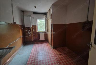 Apartament 4 camere decomandat, etaj 2, CT - Rovine - 1