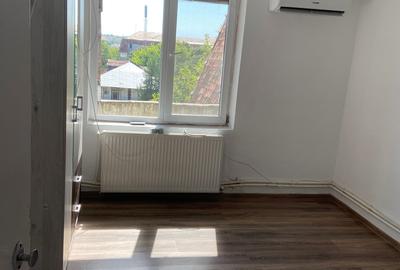 Apartament cu 4 camere decomandat în Central - 4