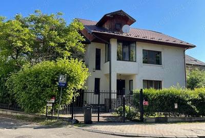 Casă cu 5 camere cu Teren 368 Mp în Central - 2