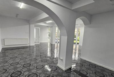 Spațiu comercial, de 250 mp, în Central - 9