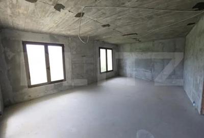 Casă cu 4 camere cu Teren 500 Mp în Central - 1