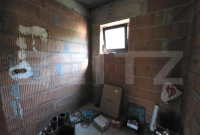 Casă cu 5 camere cu Teren 1000 Mp în Central