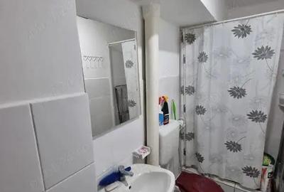 A 34 Proprietarul vinde apart 2 cam demisol strada George Bacovia mobilat ,utilat ,cu centrala ,, A 34 Proprietarul vinde apart 2 cam demisol strada George Bacovia mobilat ,utilat ,cu centrala ,, - 4