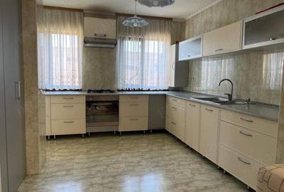 Casă cu 6 camere cu Teren 1000 Mp în Central - 2