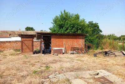 Casă cu 4 camere cu Teren 2877 Mp în Breștea - 1