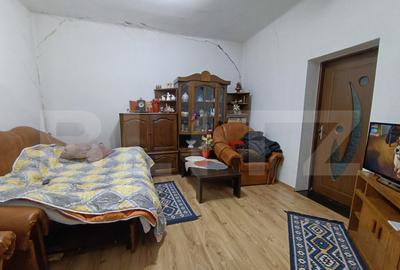 Casa cu 3 camere,baie, bucatarie,anexe.pivni?a teren 800 m - 2