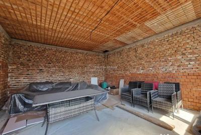 Casă cu 4 camere cu Teren 680 Mp în Triaj - 1