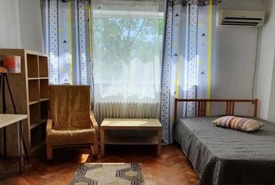 Garsoniera situata pe B-dul Iancu de Hunedoara la etajul 3, bloc izolat - 2