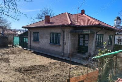 Casă cu 4 camere cu Teren 324 Mp în Central - 2