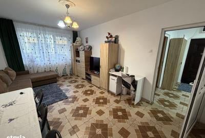 Apartament cu 3 camere decomandat în Democrației