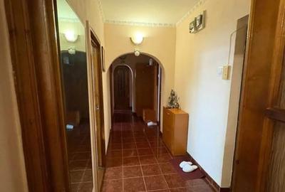 Apartament cu 3 camere decomandat în Micro 18 - 2