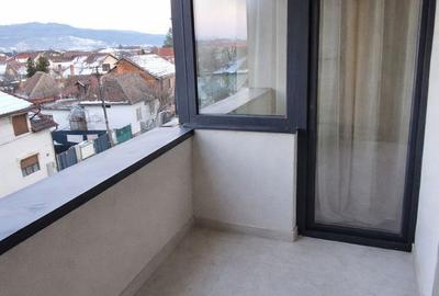 Apartament cu 3 camere în Lazaret - 1