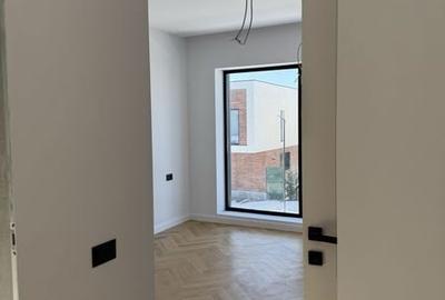 Casă cu 4 camere cu Teren 97 Mp în Est - 1