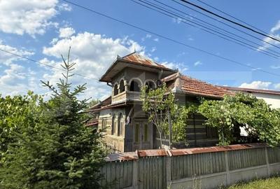 Casa batraneasca, renovabila, Comuna Danesti, Sat Vacarea, 2570 mp, front 25 ml