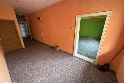 Casă cu 8 camere cu Teren 622 Mp în Titulescu - 15
