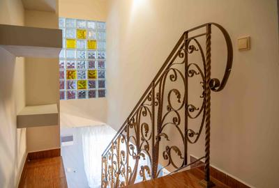 Casă individuală cu 10 camere cu Garaj în Chitila - 9