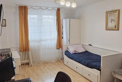 Vand apartament 2 camere,etaj 3, loc de parcare - 1