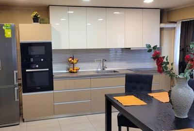 Apartament cu 3 camere decomandat în Câlnic - 2