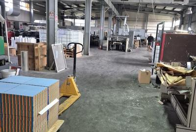 Spațiu comercial, de 1,070 mp, în Central - 14