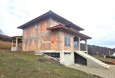 CASA LA ROSU CU PANORAMA INCREDIBLIA SI TEREN GENEROS IN ZON - 1