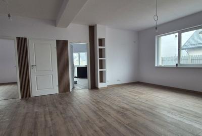 Casă cu 4 camere cu Teren 417 Mp în Domnești
