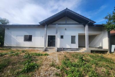 Casa individuala cu 3 camere,130 mp utili,450 mp teren,Sard