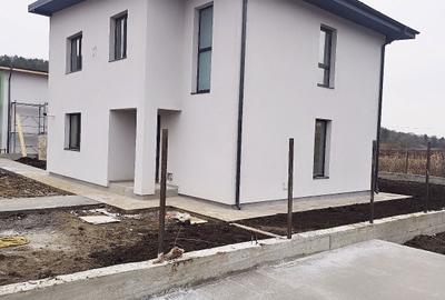 Casă cu 4 camere în Central - 1