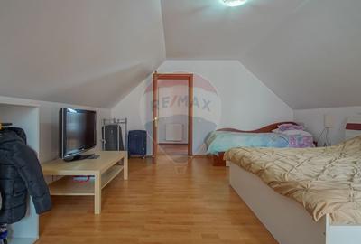 Casă cu 7 camere cu Garaj în Central - 39