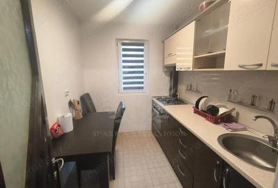 Apartament cu 3 camere decomandat în Republicii