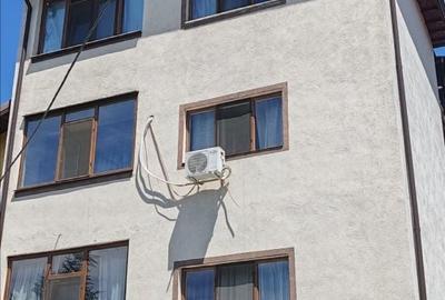 Apartament cu 2 camere decomandat în Roșu