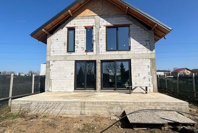 Casă cu 3 camere cu Teren 500 Mp în Roșu - 9