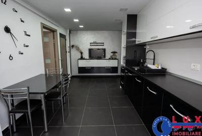 Apartament cu 3 camere decomandat în C5 - 12