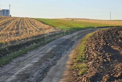 Teren de 30077 mp, în Stroiești - 16