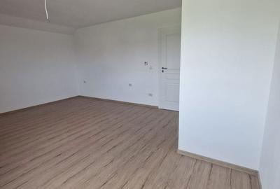 Casă cu 4 camere cu Teren 250 Mp în Moșnița Nouă - 8