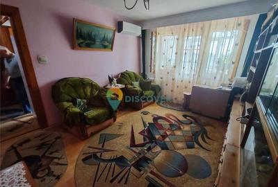 Zona Milcov , 3 camere semidecomandate , etaj intermediar , - 2