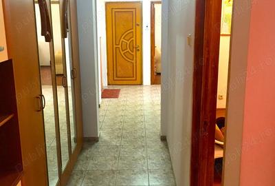 Apartament 3 cam. decomandat, Farfuria, et.1, Bloc ITA, 70mp, liber, constructie 1985 - 1