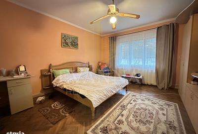 Casă cu 4 camere cu Teren 1338 Mp în Central - 2