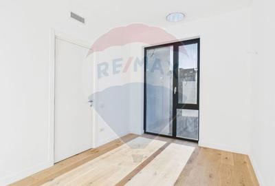 Vila luminoasa si moderna de vanzare in Amber Forest Tunari - 24