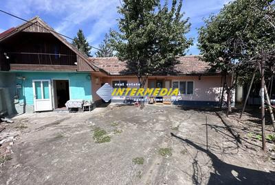 Casă individuală cu 3 camere cu Canalizare în Central - 2