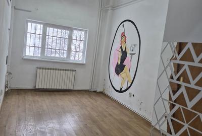 Spațiu comercial, de 98 mp, în Central - 3