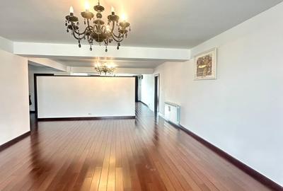 Apartament cu 7 camere, mobilat în Băneasa