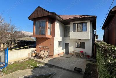 Casă cu 5 camere cu Teren 230 Mp în Central