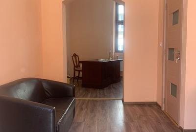 Birou 3 camere, complet renovat și mobilat, zona centrală – str. Paul Chinezu - 5