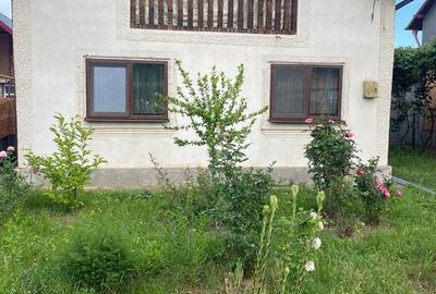 Casă cu 5 camere cu Teren 1600 Mp în Central - 1