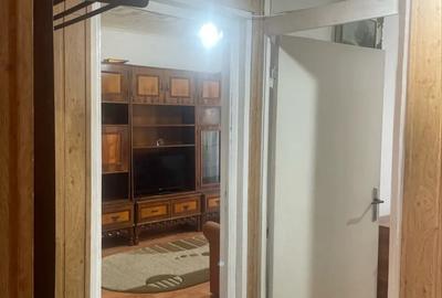 Inchiriez apartament , 2 camere , decomandat , Cotu Mic , bloc 13 , etaj 2 Inchiriez apartament , 2 camere , decomandat , Cotu Mic , bloc 13 , etaj 2 - 1